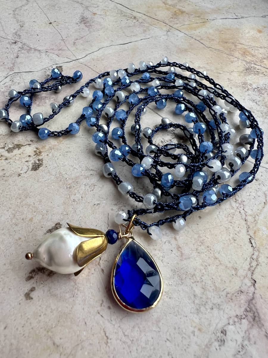 Collana Uncinetto Medaglione blu